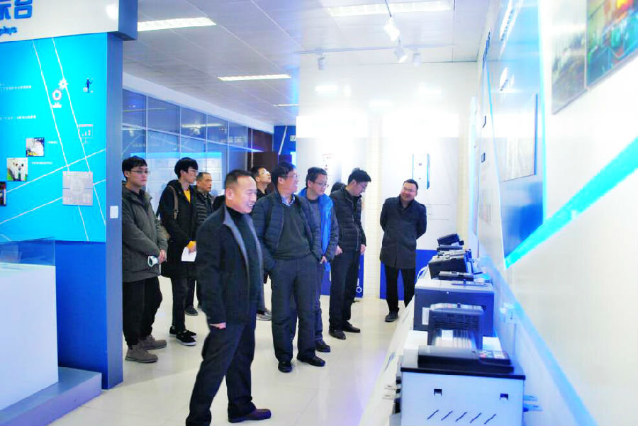 西馳電氣董事長宋濤、總經(jīng)理徐革平陪同