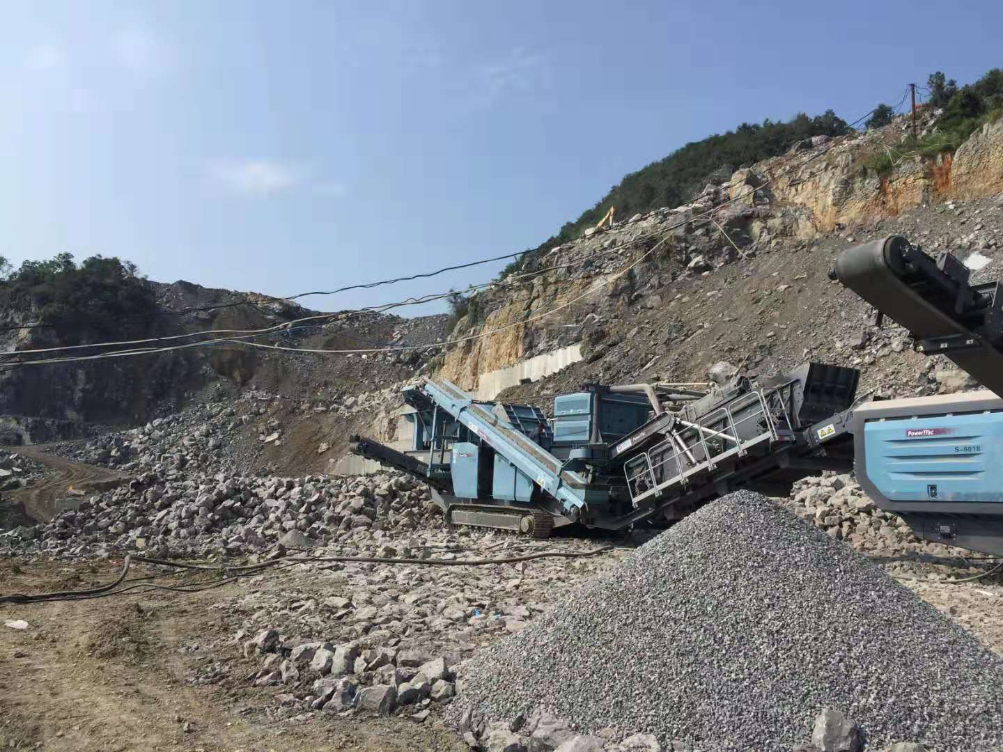 XFC550變頻器在移動式破碎機(jī)上的應(yīng)用(圖7)